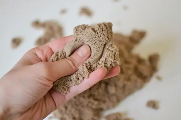 Wie man kinetischer Sand herstellt