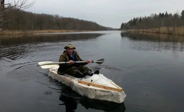 "Wannan jirgin ruwan ya bayyana!" - Kayak daga wanka na yara