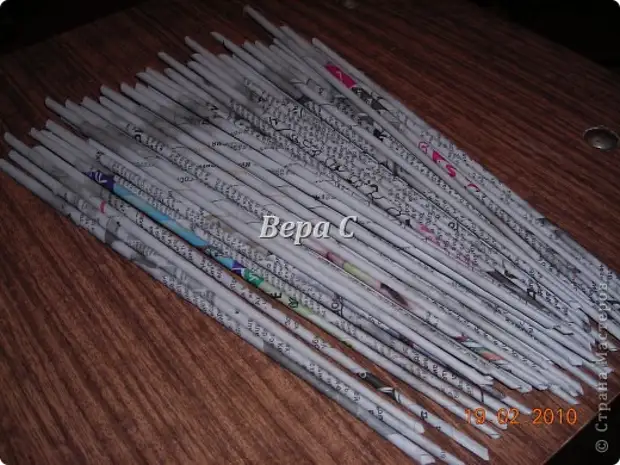 Master class weaving from newspaper for beginners.