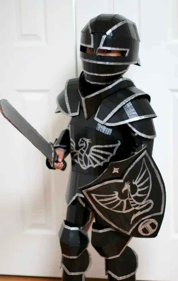 Dankzij de gouden handen verscheen de zoon van de zoon het beste pantser op de School of Armor, Vader, DIY, Zoon