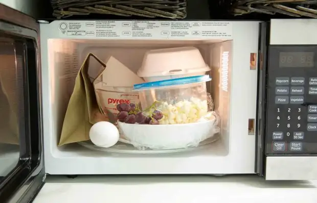 14 things that can not be warm up in the microwave