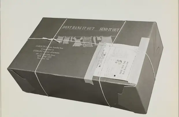 En tiaj skatoloj, homoj akiris subvestojn de lavotaĵo, en Novjorko. 1929 Lavbutiko, Usono