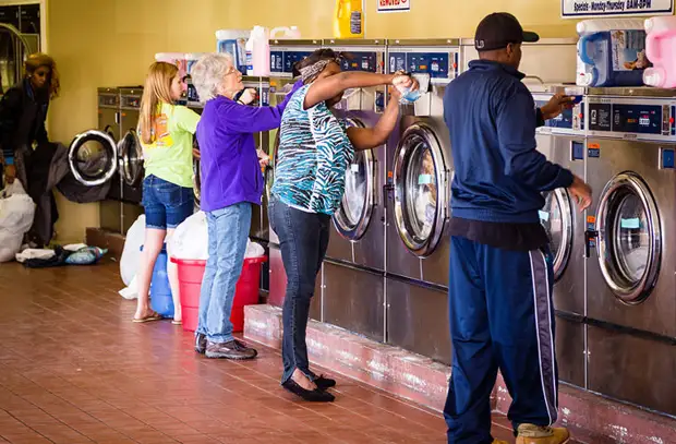 Whyima di Dewletên Yekbûyî de hîn jî lawikên giştî bikar tînin? Laundry, USA