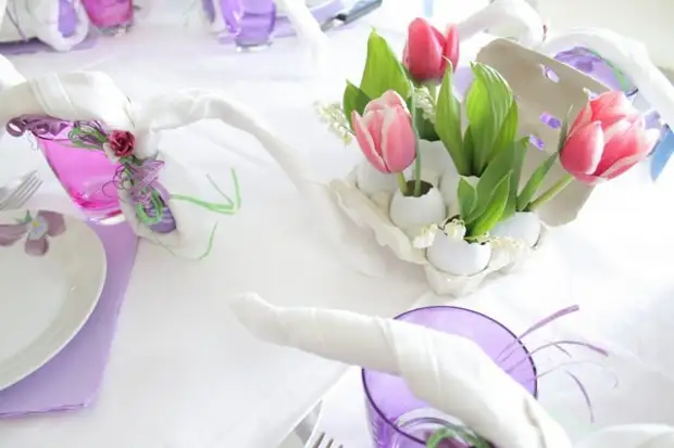 Paano palamutihan ang isang larawan ng Easter Table 2017.