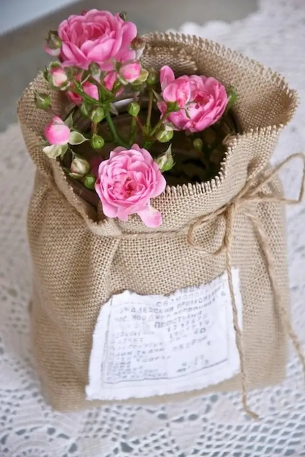 Beautiful home decor from burlap do it yourself