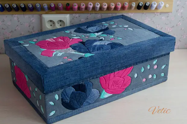 გააკეთეთ denim ჩემოდანი ამისთვის needlework. ჩვენ ვმუშაობთ Kinusayig ტექნიკით