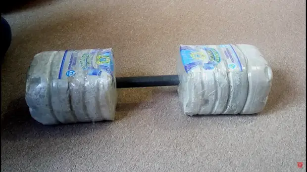 Homemade Dumbbells gikan sa kongkreto