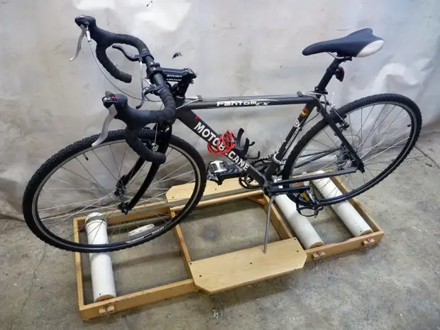 Máquina de rolo para a bicicleta faz você mesmo