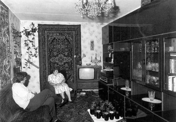 Mga interiors sa mga apartment sa Soviet sa USSR, interior