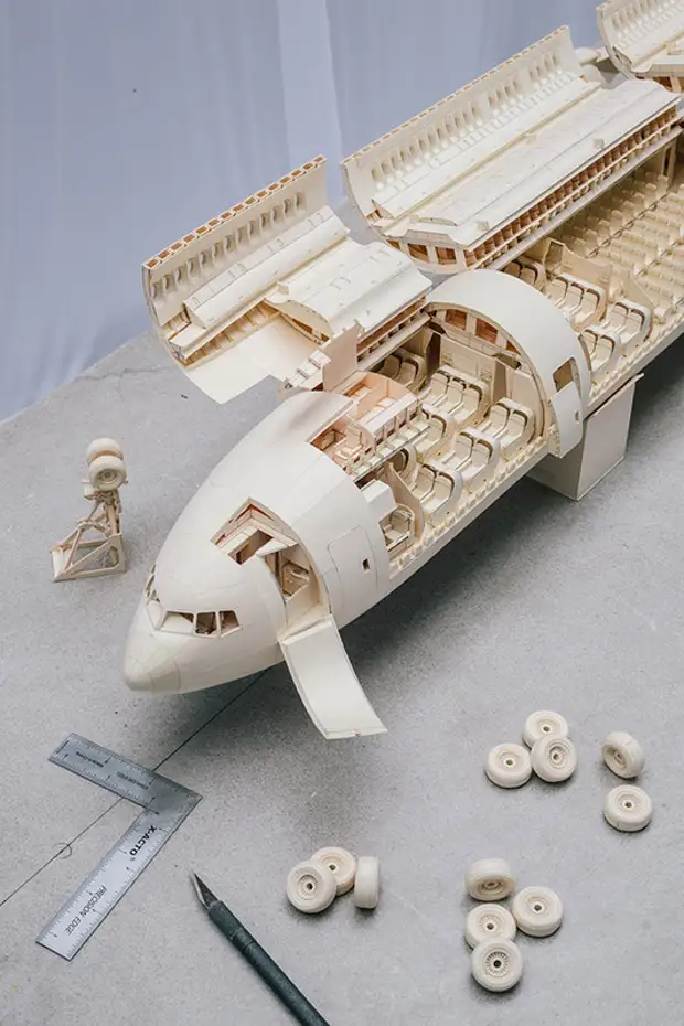 Գերագույն փորձնական մեքենա `թղթի ինքնաթիռներ ստեղծելու մեջ