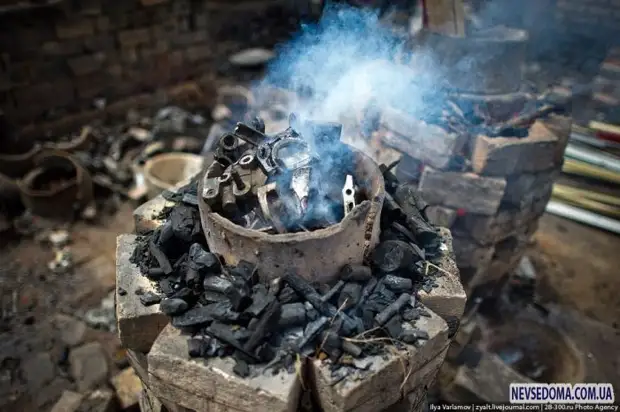 마다가스카르 (21 장의 사진)에 자신의 손으로 냄비 생산