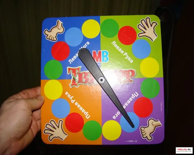 So erstellen Sie ein Twister-Spiel mit Ihren eigenen Händen