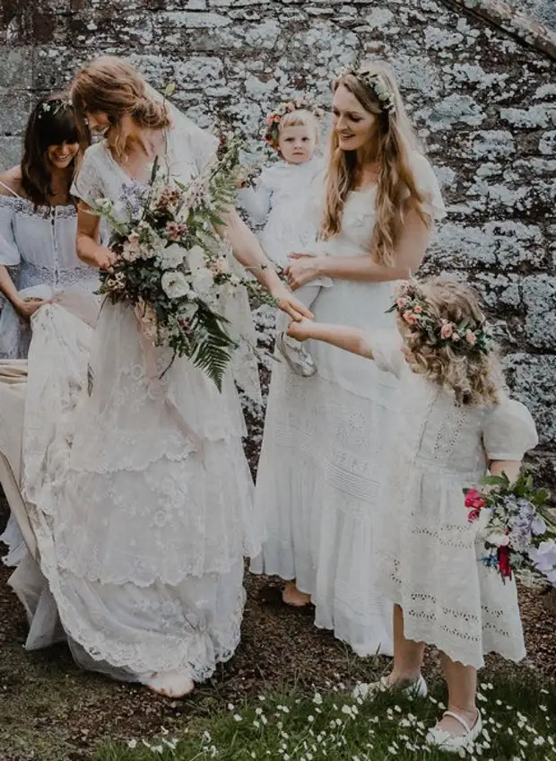 Chaill an gúna bainise Bridesmaid Bridesmaid 147 bliain d'aois glantachán tirim, le fáil le cabhair an idirlín (10 ngrianghraf)