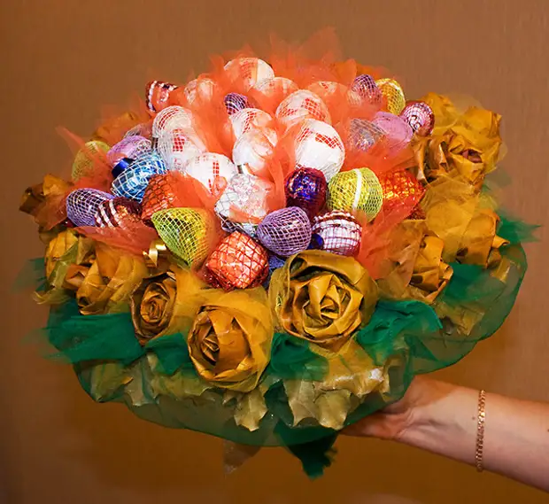 Bouquets nke candies na-eme ya onwe gị