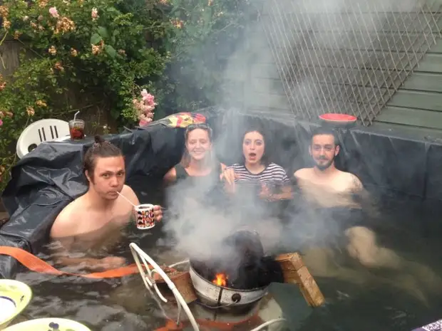 Déanann Jacuzzi é féin (20 grianghraf)