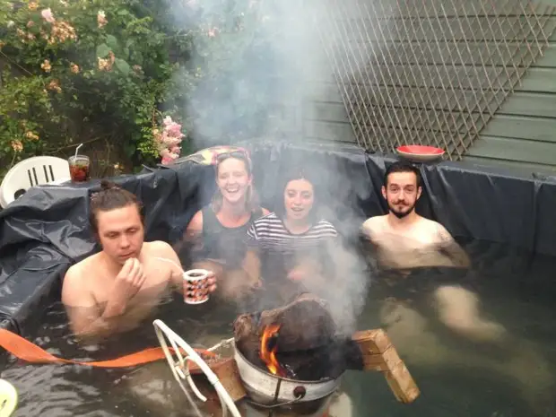 Déanann Jacuzzi é féin (20 grianghraf)