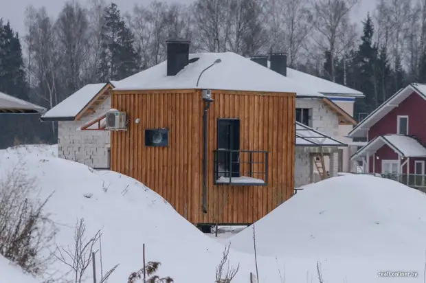 Perhe asuu mikroluodossa 16 neliömetriä Minskin lähellä