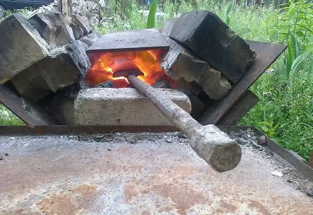 Nepaleko kukri labana unibertsala zure eskuekin