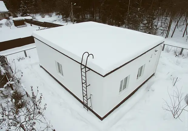 Rusya'da düz bir çatı ile ülke evinde deneyim