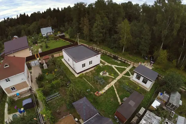 Zkušenosti v venkovském domě s plochou střechou v Rusku