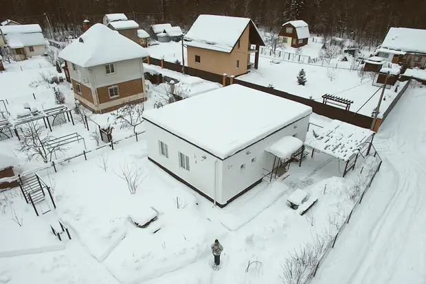 Rusya'da düz bir çatı ile ülke evinde deneyim
