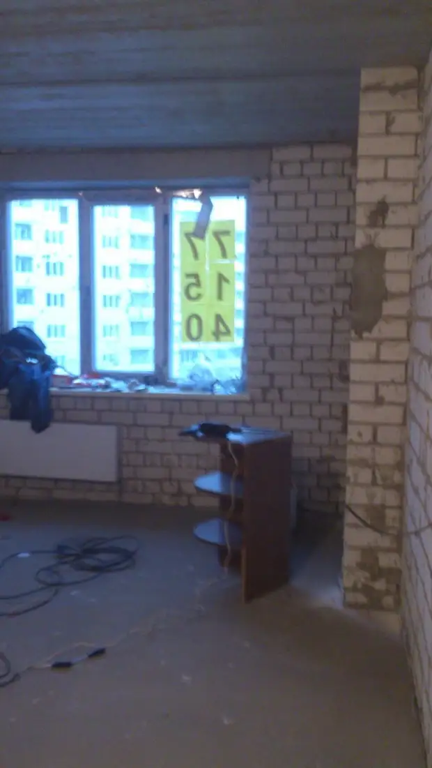 1) Camera, vista dalla riparazione del corridoio di un appartamento, Saratov, costruzione