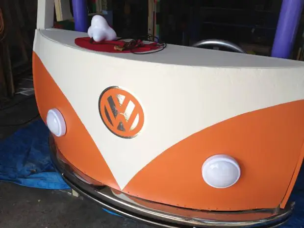 Homemade Bunk-bern's bed yn 'e foarm fan in Van Volkswagen Type 2 (26 foto's)