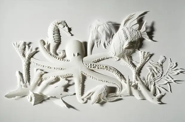 Paper sculptures Daryl Ashton. Photo