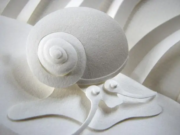 Paper sculptures Daryl Ashton. Photo