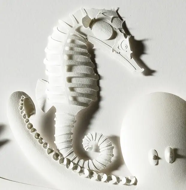 Paper sculptures Daryl Ashton. Photo