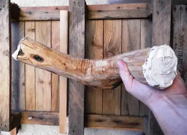 자연 나무로 만든 부메랑을 만드는 방법
