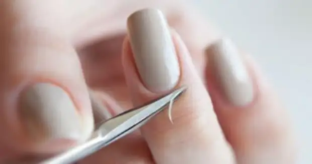 Sbarazzarsi della cuticola per sempre ... e perché i maestri della manicure sono silenziosi!