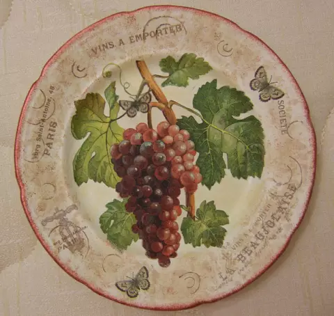 Decoupage old plates