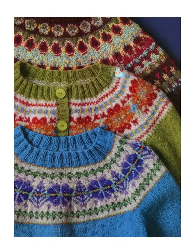 Coquette circolare con ornamento jacquard - elemento affascinante dei vestiti a maglia