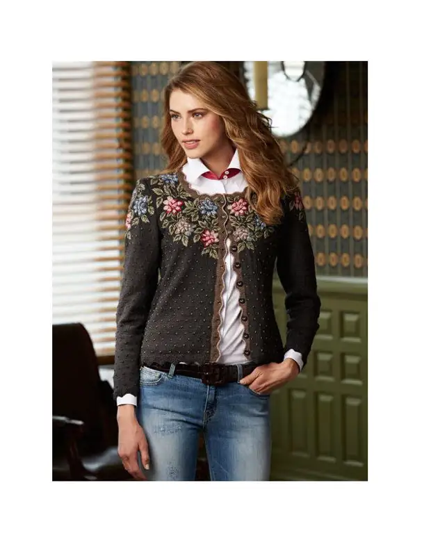 Coquette circolare con ornamento jacquard - elemento affascinante dei vestiti a maglia