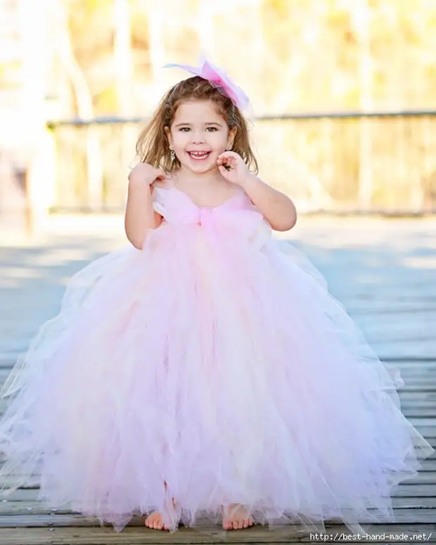 Festliga outfits för små prinsessor per timme!