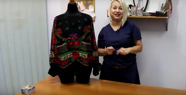 Aħna sew blouse sempliċi u eleganti mill-Pavloposad b'maktur f'20 minuta