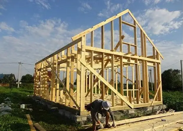 Wéi en Haus fir 2 Woche mat Ären eegenen Hänn ze bauen