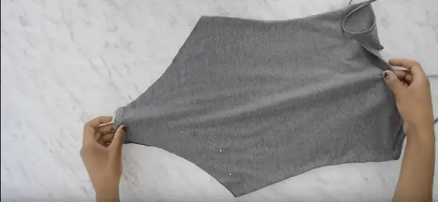 Ako urobiť módne telo z obyčajných tričiek