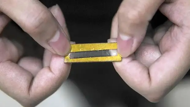 一名學生創建了一個可以工作的電池，可以工作400歲，機會，物理，化學
