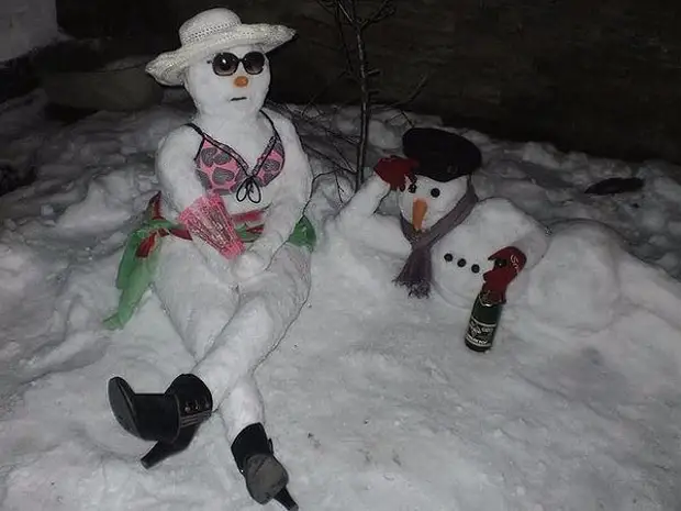 Asked her husband to make snowman children ...... pleased)