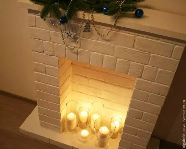 Maling fireplace na may brickwork imitasyon