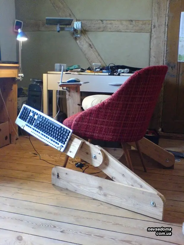 Домашен компјутерски стол за мрзливи луѓе (11 фотографии)