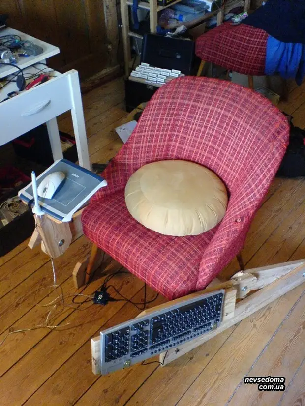 Domowe krzesło komputerowe dla leniwych ludzi (11 zdjęć)