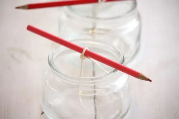 Jak zrobić prostą świecę z wosku