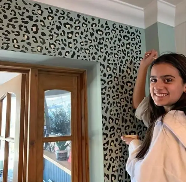 आईला 12 वर्षीय मुलगी घरामध्ये दुरुस्ती करण्यास परवानगी दिली - आणि परिणाम आश्चर्यचकित झाला