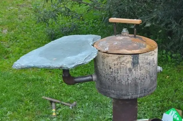 这家自制烧烤只是完美的野餐，在烤架的本质上，野餐，自己做到这一点