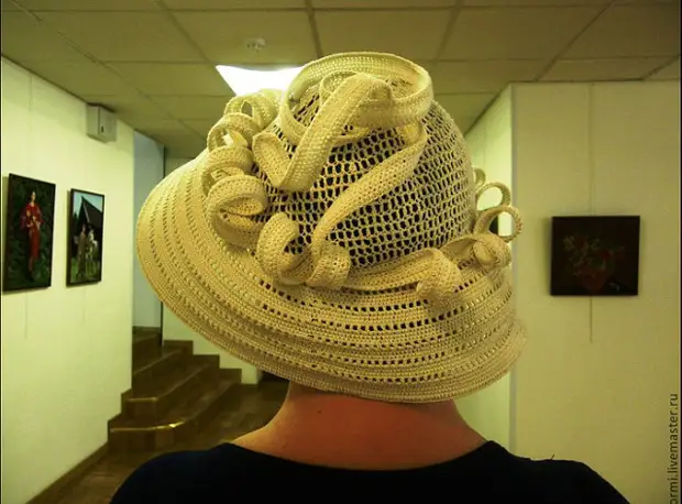 A wonderful master from Moscow creates an extraordinary beauty knitted hats!