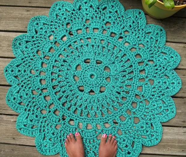 Doily rug.