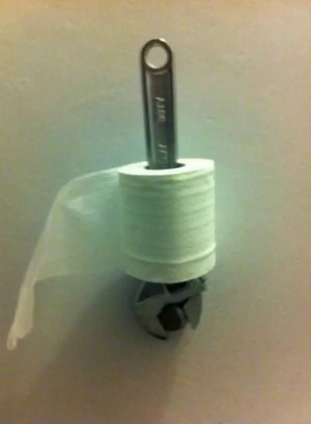 3. Когато няма инженер за държач за тоалетна хартия, да, хумор